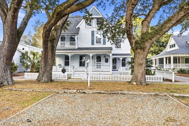 210 W West Street, Southport, NC 28461