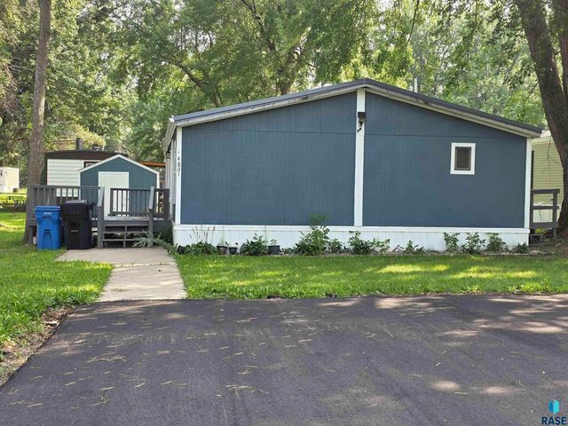 4801 W Sara Pl Place, Sioux Falls, SD 57106
