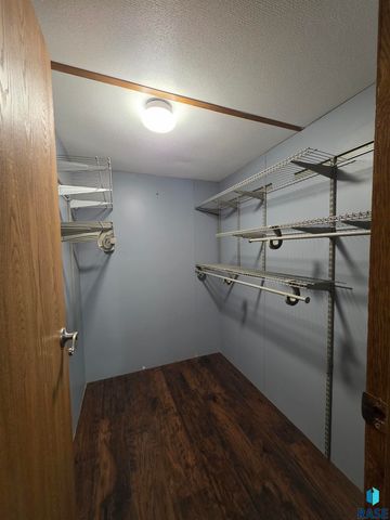 4801 W Sara Pl Place, Sioux Falls, SD 57106