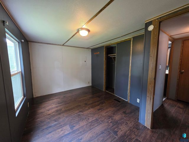 4801 W Sara Pl Place, Sioux Falls, SD 57106