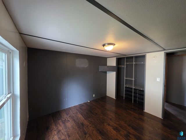 4801 W Sara Pl Place, Sioux Falls, SD 57106