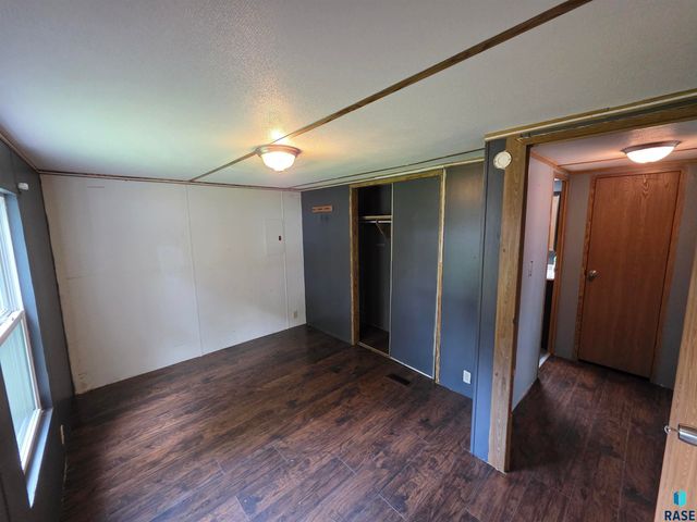 4801 W Sara Pl Place, Sioux Falls, SD 57106