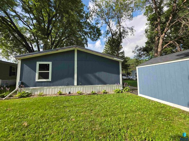 4801 W Sara Pl Place, Sioux Falls, SD 57106