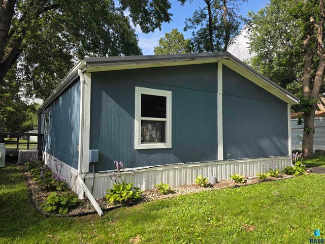 4801 W Sara Pl Place, Sioux Falls, SD 57106