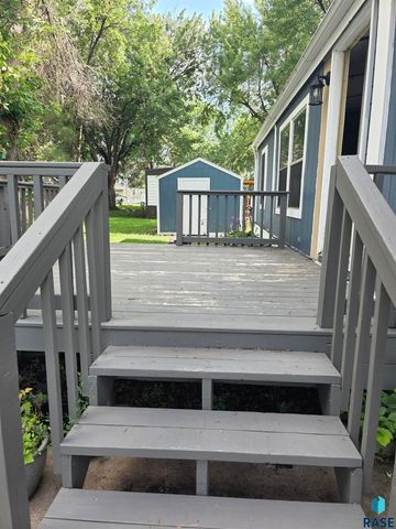 4801 W Sara Pl Place, Sioux Falls, SD 57106