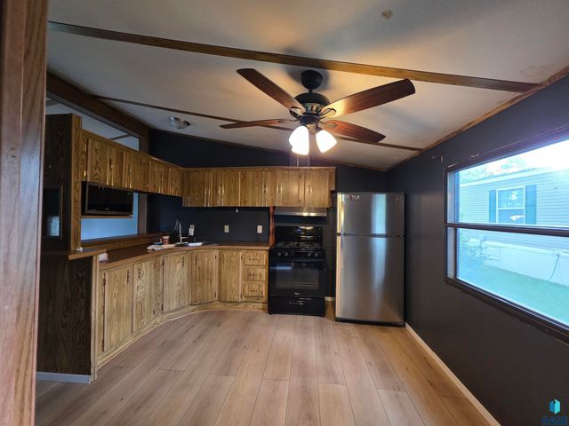 4801 W Sara Pl Place, Sioux Falls, SD 57106