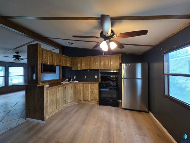 4801 W Sara Pl Place, Sioux Falls, SD 57106