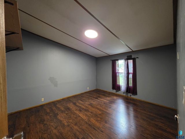 4801 W Sara Pl Place, Sioux Falls, SD 57106