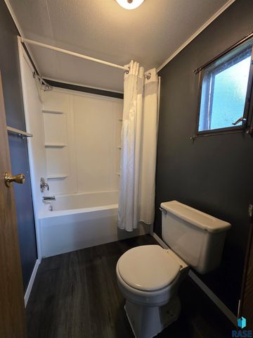 4801 W Sara Pl Place, Sioux Falls, SD 57106