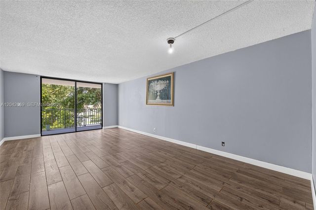 6190 Woodlands Boulevard 316, Tamarac, FL 33319