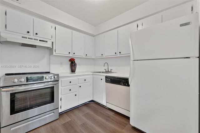 6190 Woodlands Boulevard 316, Tamarac, FL 33319