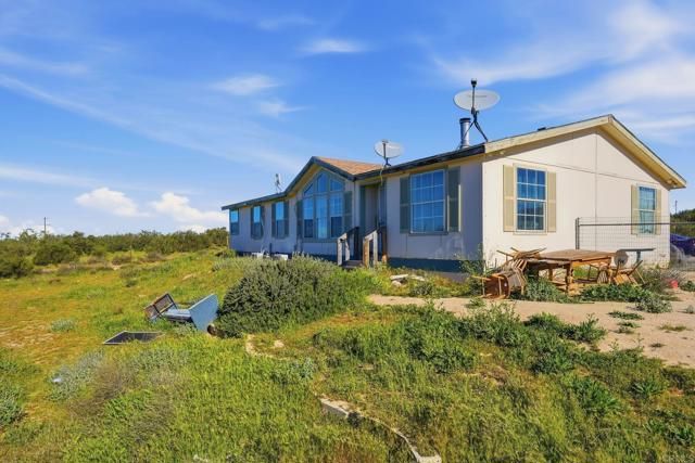 909 Tierra De Luna, Boulevard, CA 91905