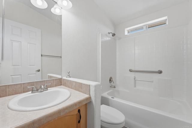 909 Tierra De Luna, Boulevard, CA 91905