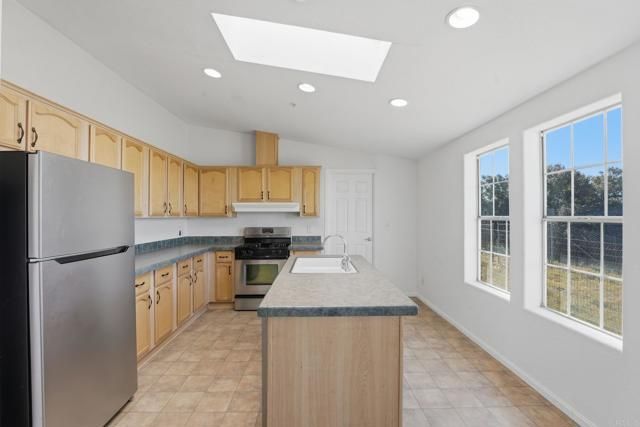 909 Tierra De Luna, Boulevard, CA 91905