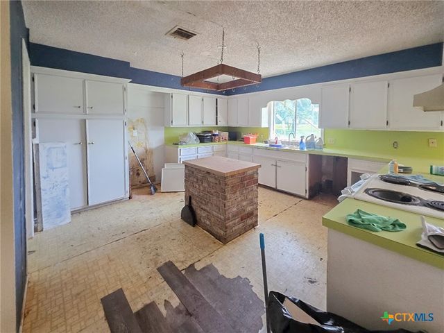 403 Schell Road, Victoria, TX 77904
