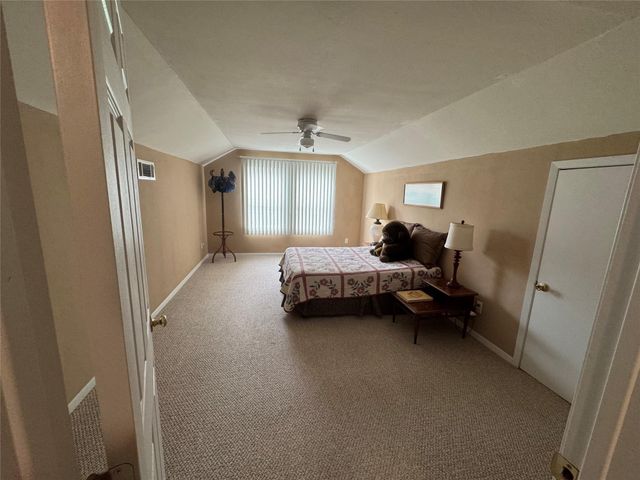 114 Edgewater Street, Clute, TX 77531