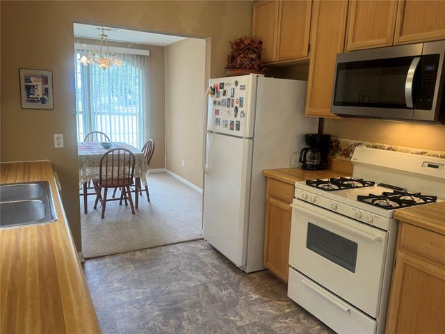 114 Edgewater Street, Clute, TX 77531