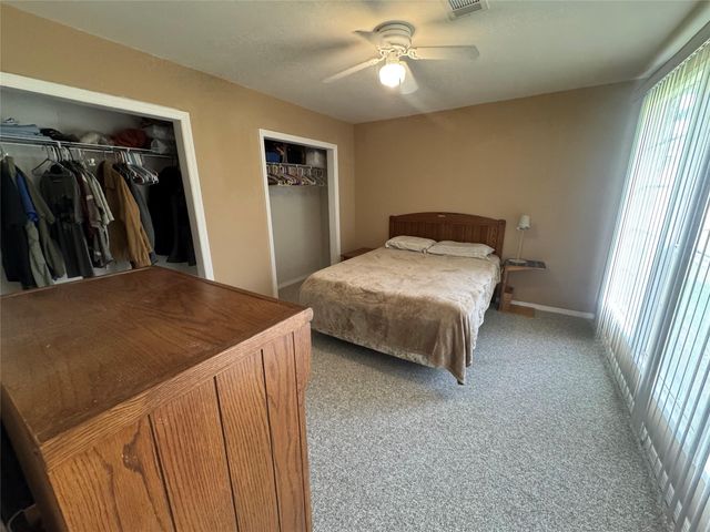 114 Edgewater Street, Clute, TX 77531