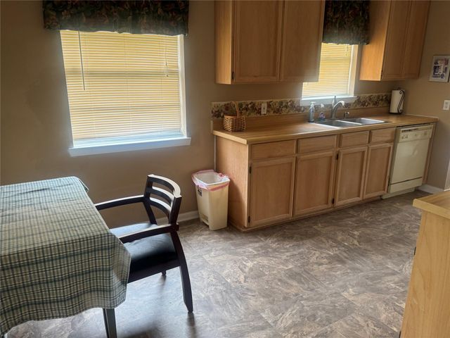 114 Edgewater Street, Clute, TX 77531