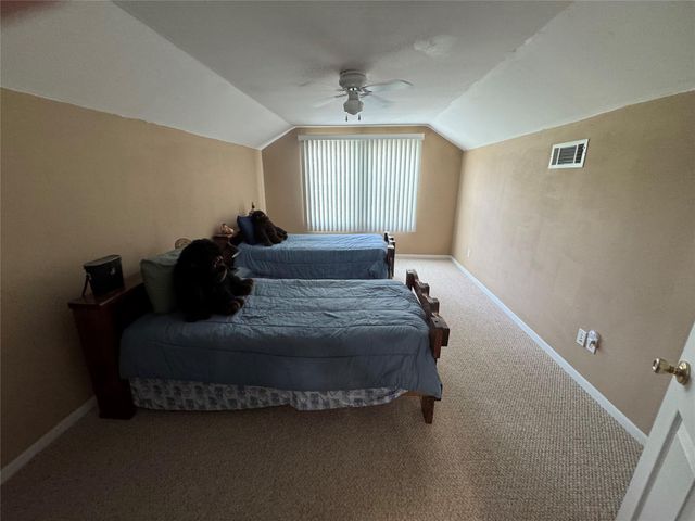 114 Edgewater Street, Clute, TX 77531