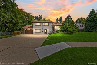 17361 W Outer Drive, Dearborn Heights, MI 48127