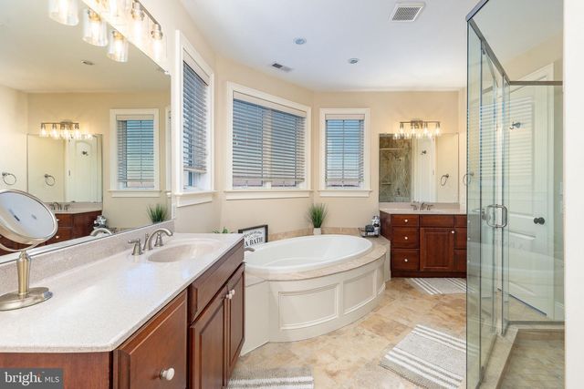 5829 RIDGEVIEW DR, Doylestown, PA 18902