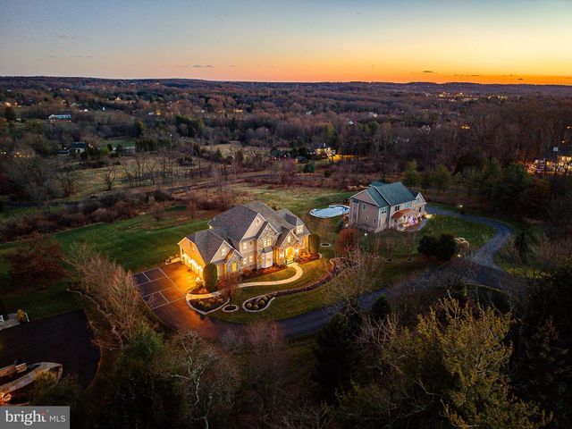 5829 RIDGEVIEW DR, Doylestown, PA 18902