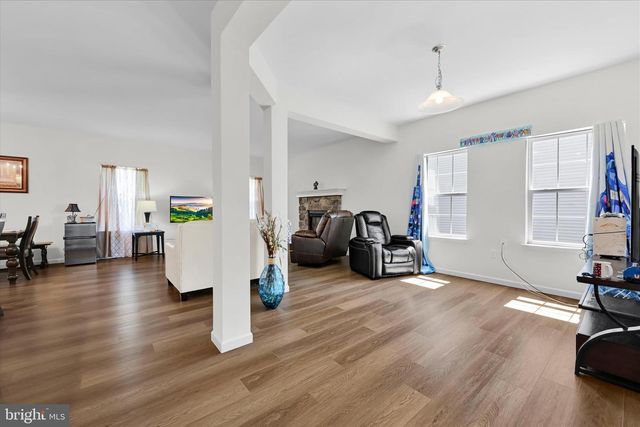 25 CREEKSIDE DR, Lebanon, PA 17042