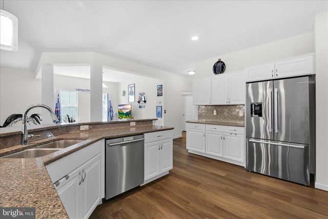 25 CREEKSIDE DR, Lebanon, PA 17042