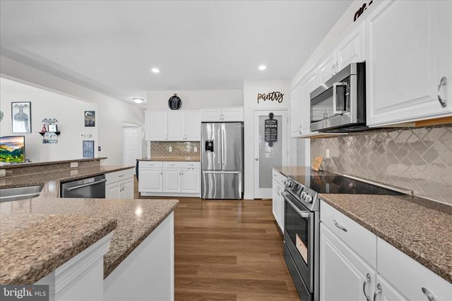 25 CREEKSIDE DR, Lebanon, PA 17042