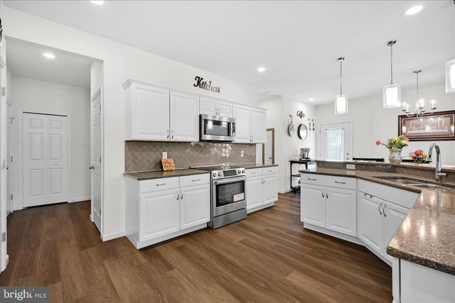 25 CREEKSIDE DR, Lebanon, PA 17042