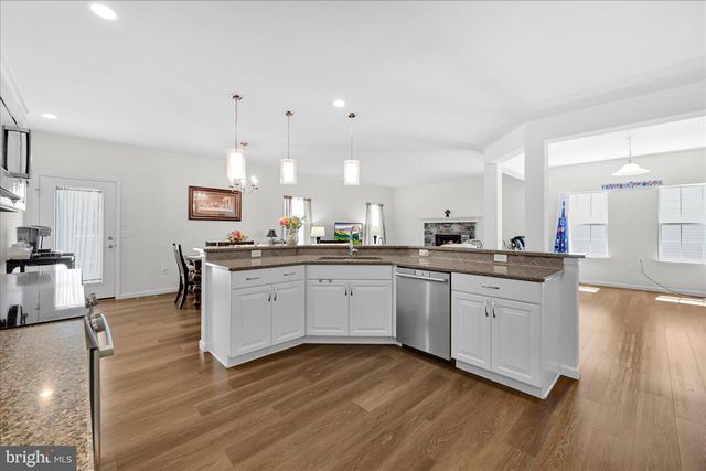 25 CREEKSIDE DR, Lebanon, PA 17042