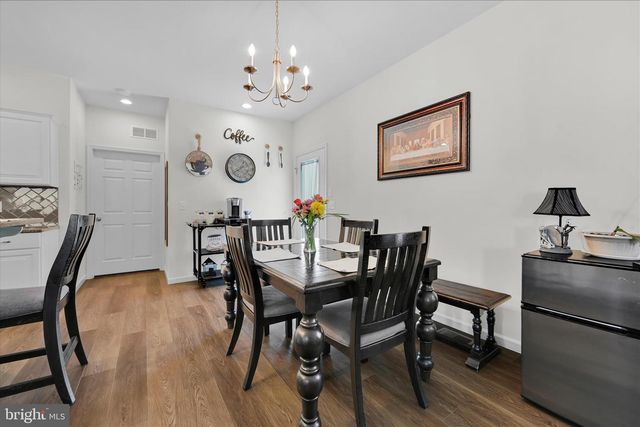 25 CREEKSIDE DR, Lebanon, PA 17042