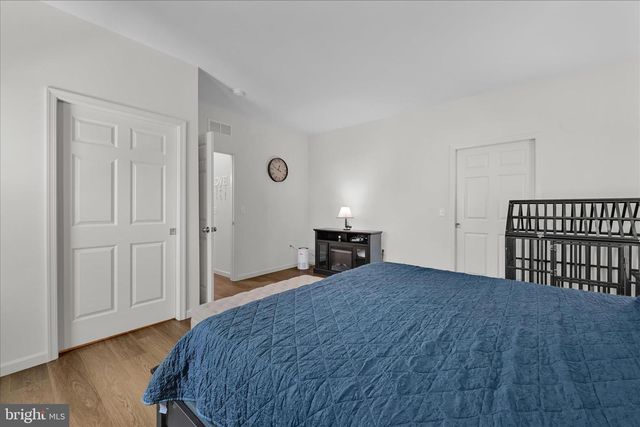 25 CREEKSIDE DR, Lebanon, PA 17042