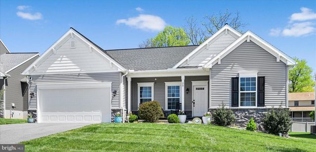 25 CREEKSIDE DR, Lebanon, PA 17042