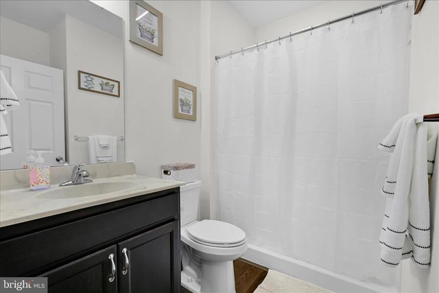 25 CREEKSIDE DR, Lebanon, PA 17042