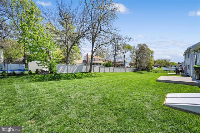 25 CREEKSIDE DR, Lebanon, PA 17042