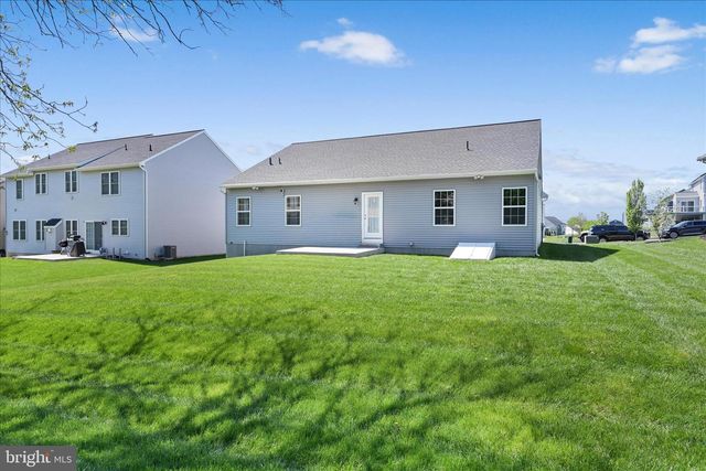 25 CREEKSIDE DR, Lebanon, PA 17042
