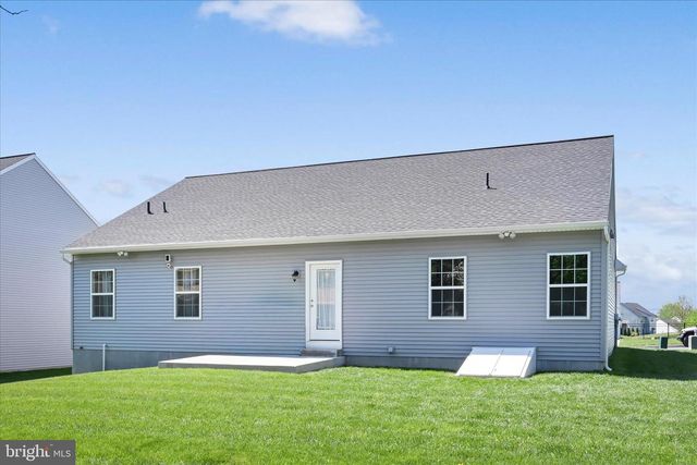 25 CREEKSIDE DR, Lebanon, PA 17042