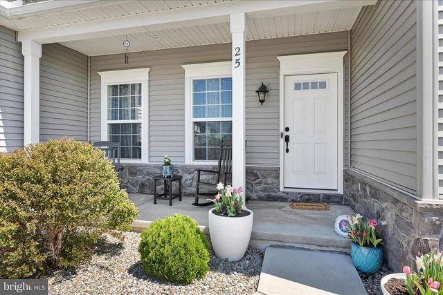 25 CREEKSIDE DR, Lebanon, PA 17042