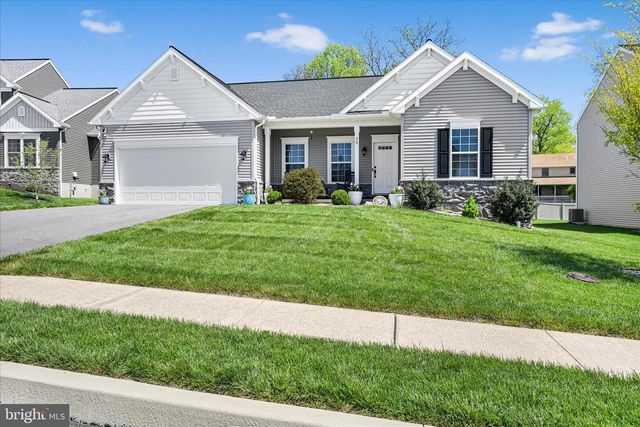 25 CREEKSIDE DR, Lebanon, PA 17042