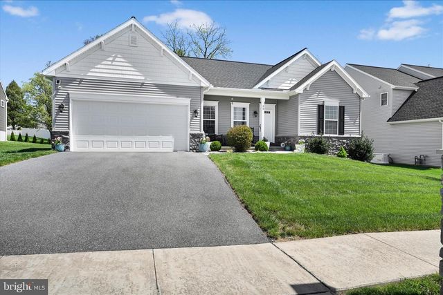 25 CREEKSIDE DR, Lebanon, PA 17042
