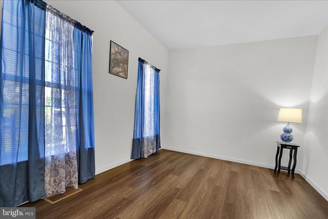 25 CREEKSIDE DR, Lebanon, PA 17042