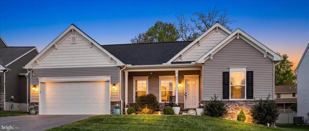 25 CREEKSIDE DR, Lebanon, PA 17042