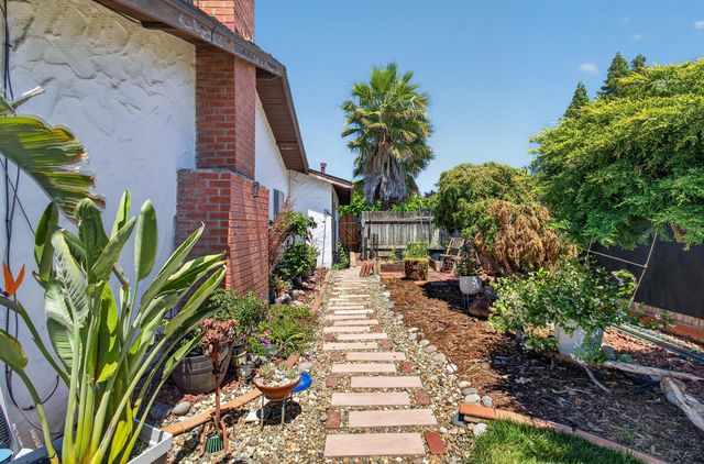 610 Loretto Dr, Roseville, CA 95661