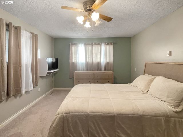 502 COAL CREEK Rd, Longview, WA 98632