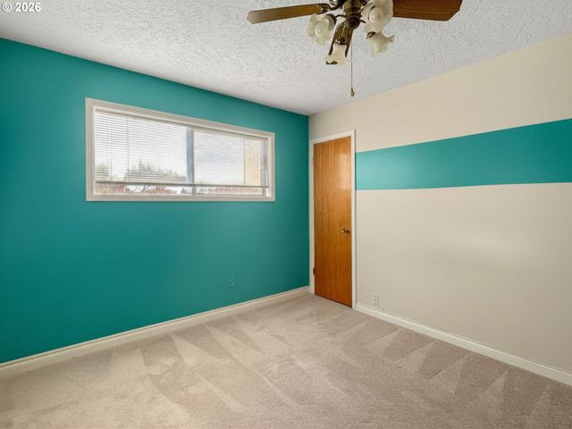 502 COAL CREEK Rd, Longview, WA 98632