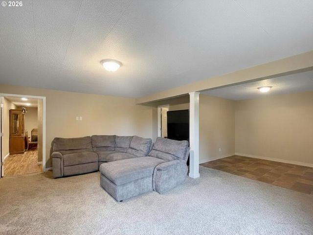 502 COAL CREEK Rd, Longview, WA 98632
