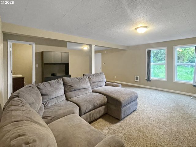 502 COAL CREEK Rd, Longview, WA 98632