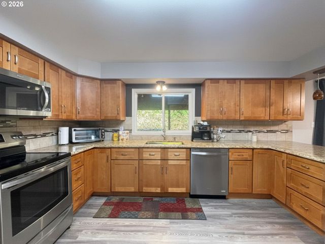 502 COAL CREEK Rd, Longview, WA 98632